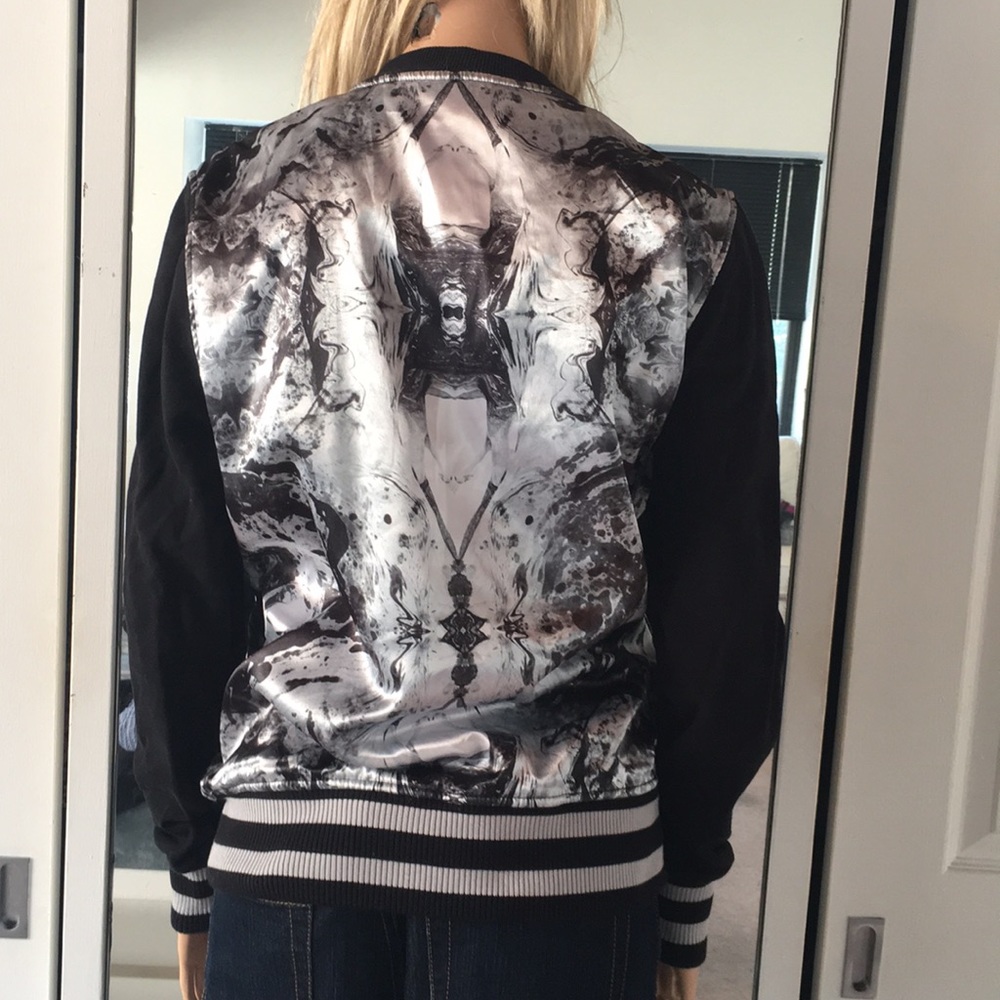 Unique Blk/Wht/Gry Satin Zipper Front Jacket - Picture 5 of 6